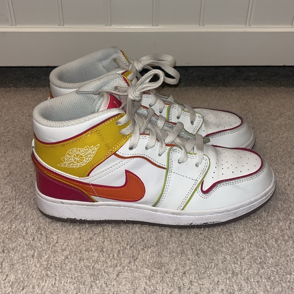 Air Jordan 1 Mid Edge Glow (GS) - Picture 4 of 14